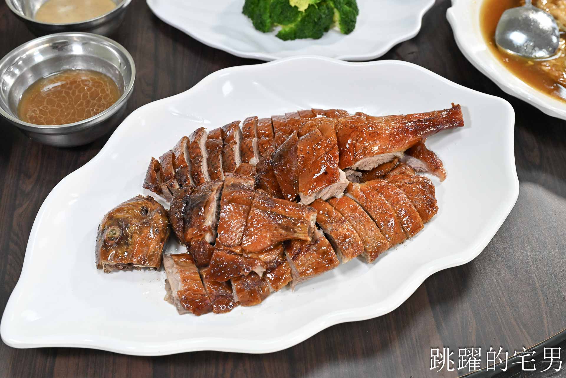 [竹山美食推薦]以鵝傳鵝竹山總店-這家完全可以為了這個燒鵝來南投，皮脆肉嫩味道超迷人，還能點半隻太方便了，台灣燒鵝推薦，紫南宮美食、竹山聚餐推薦