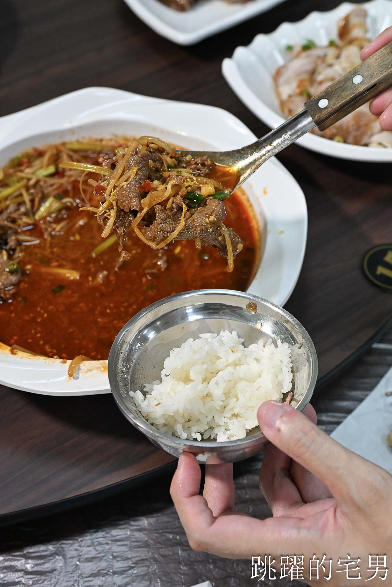 [竹山美食推薦]以鵝傳鵝竹山總店-這家完全可以為了這個燒鵝來南投，皮脆肉嫩味道超迷人，還能點半隻太方便了，台灣燒鵝推薦，紫南宮美食、竹山聚餐推薦