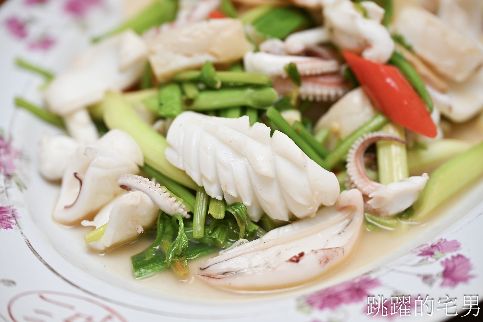 [花蓮有包廂餐廳]原內靜香A灶咖-沒招牌全場就1桌，最好喝蛋花湯居然在這裡?! 免收開瓶費沒招牌家庭式投幣卡拉OK，花蓮唱歌餐廳推薦，無菜單料理