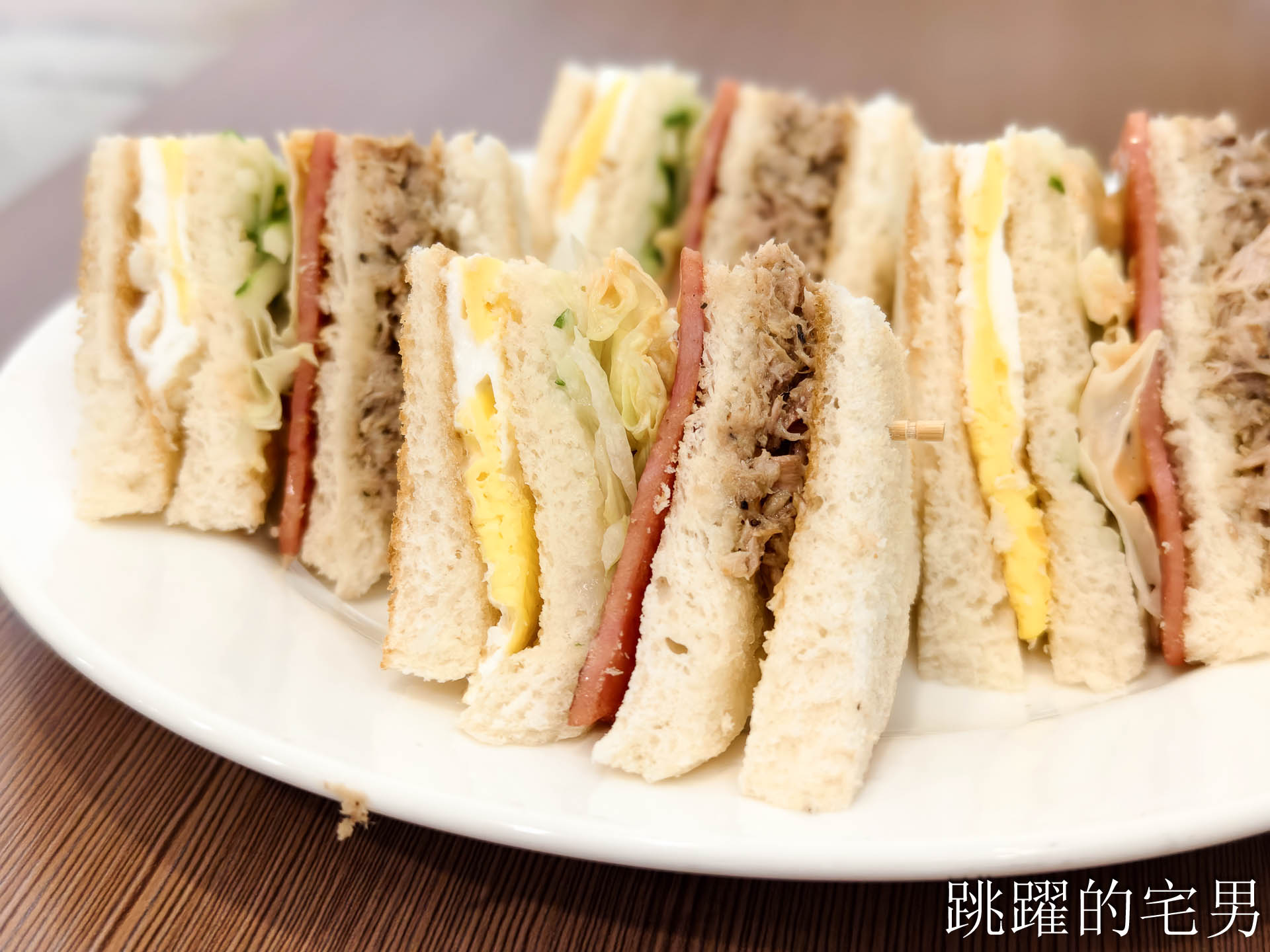 [吉安早餐]弘爺漢堡花蓮仁里店-花蓮好吃辛拉麵價格實在，一吃好幾回，花蓮早午餐吃得到