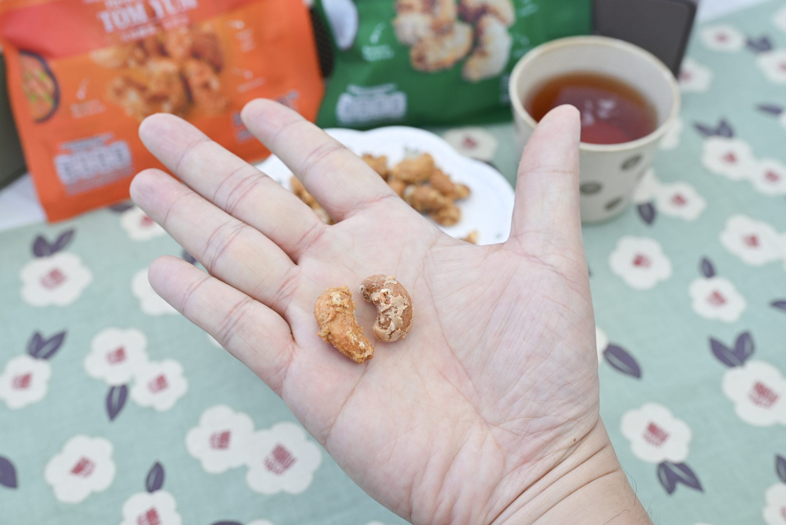 [2026 泰國必買伴手禮]Big C必買清單就在這 ! 泰國零食、泰國藥妝、泰國料理包一次買齊，冬蔭功腰果也太好吃!