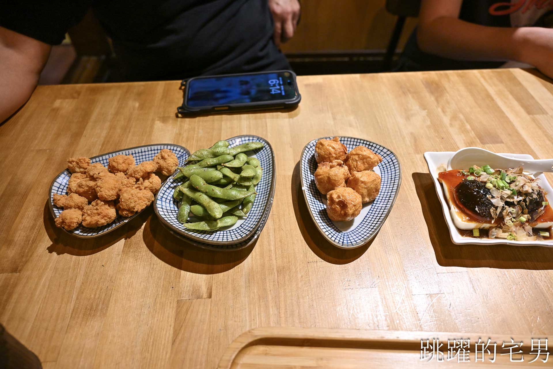 [花蓮美食]平行時空小茶室-老屋茶鋪還是花蓮寵物友善餐廳，滷肉飯套餐99元，附2樣小菜和湯C/P值很高