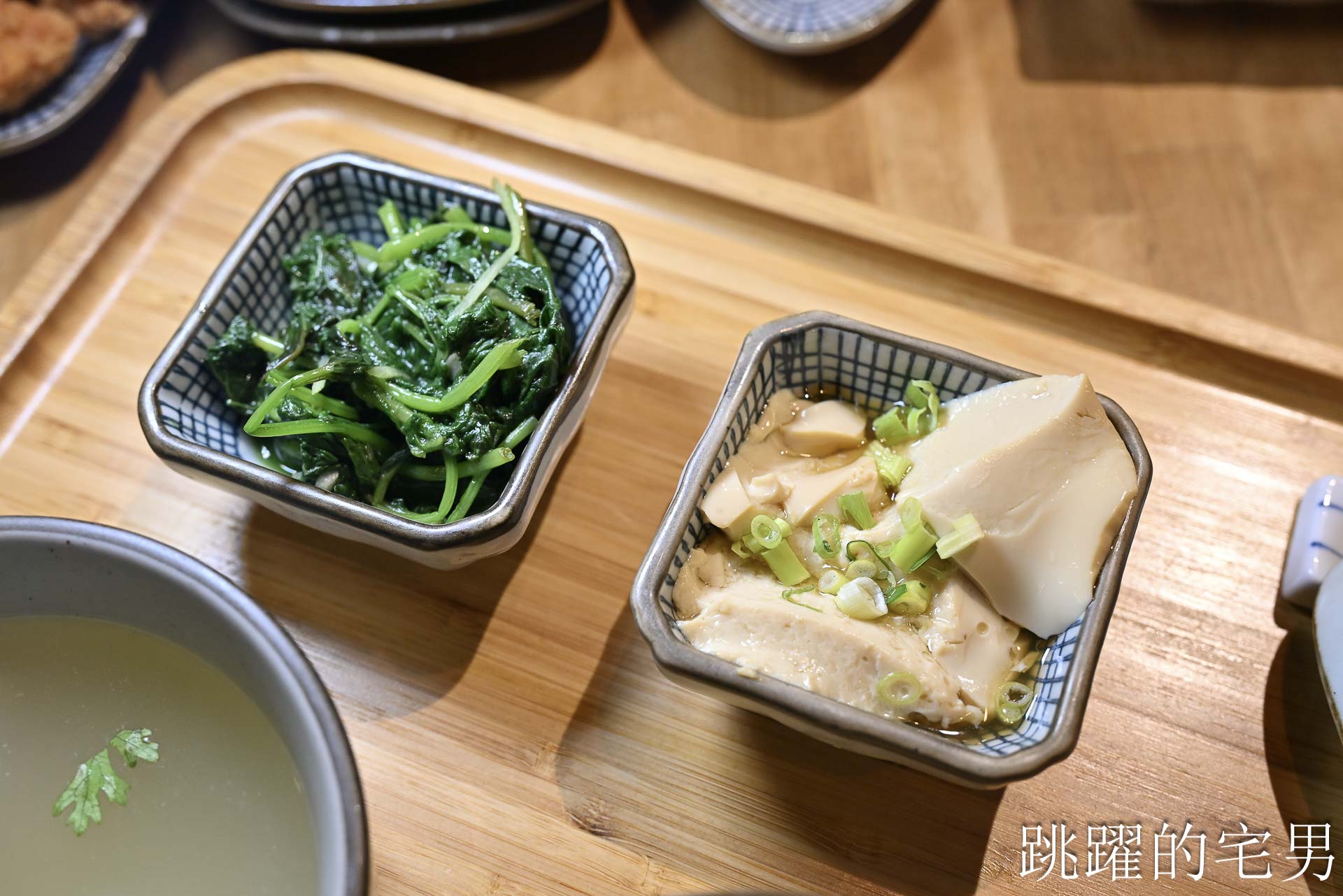 [花蓮美食]平行時空小茶室-老屋茶鋪還是花蓮寵物友善餐廳，滷肉飯套餐99元，附2樣小菜和湯C/P值很高