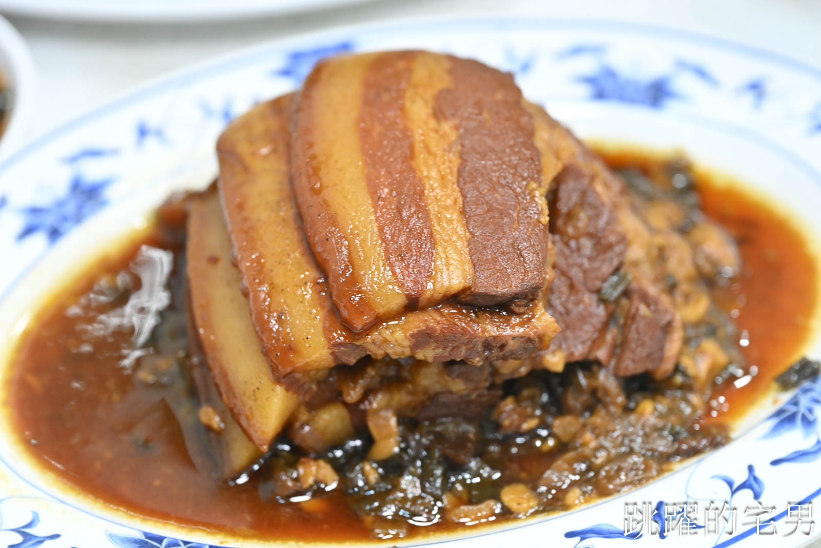 [大安區美食]忠南飯館-1個人300元吃到撐，60年台北眷村菜真的有夠下飯! 忠南飯館必點梅干扣肉、紅燒獅子頭，老闆推薦神菜居然沒點到很後悔，忠孝復興站美食