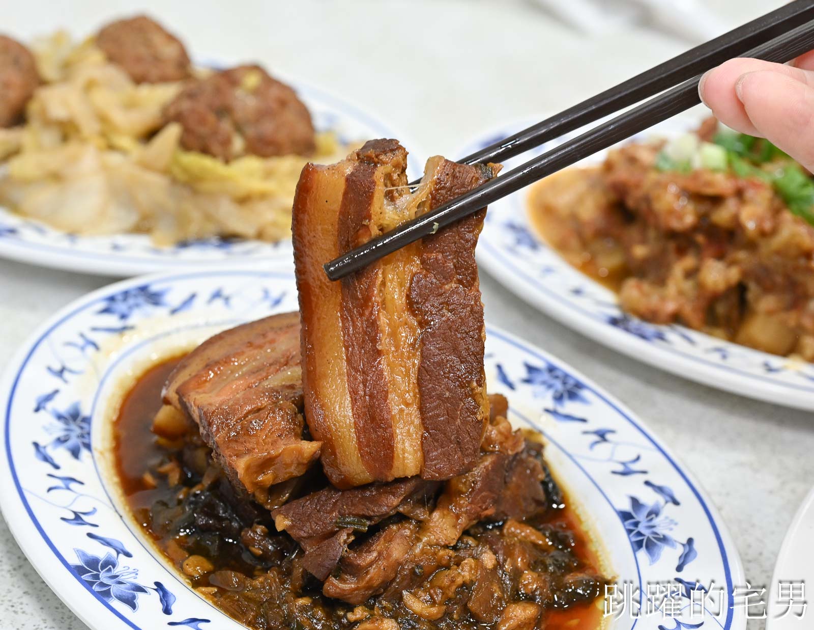 [大安區美食]忠南飯館-1個人300元吃到撐，60年台北眷村菜真的有夠下飯! 忠南飯館必點梅干扣肉、紅燒獅子頭，老闆推薦神菜居然沒點到很後悔，忠孝復興站美食