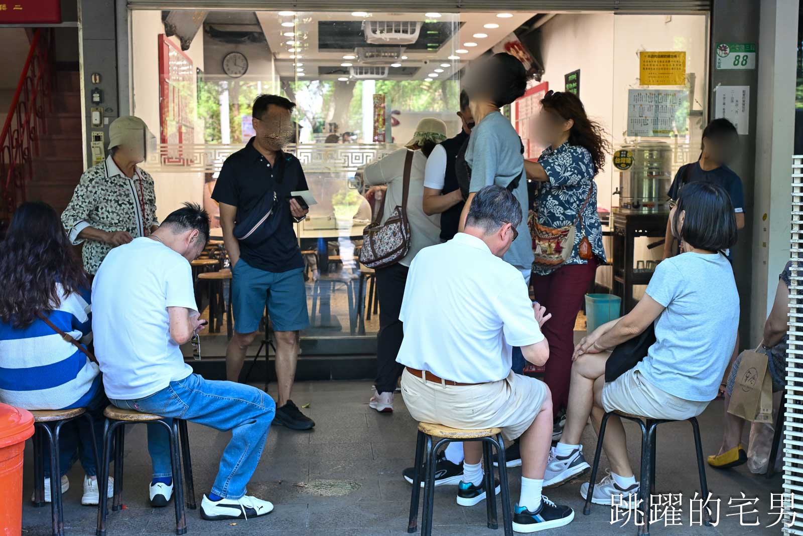 [大安區美食]忠南飯館-1個人300元吃到撐，60年台北眷村菜真的有夠下飯! 忠南飯館必點梅干扣肉、紅燒獅子頭，老闆推薦神菜居然沒點到很後悔，忠孝復興站美食