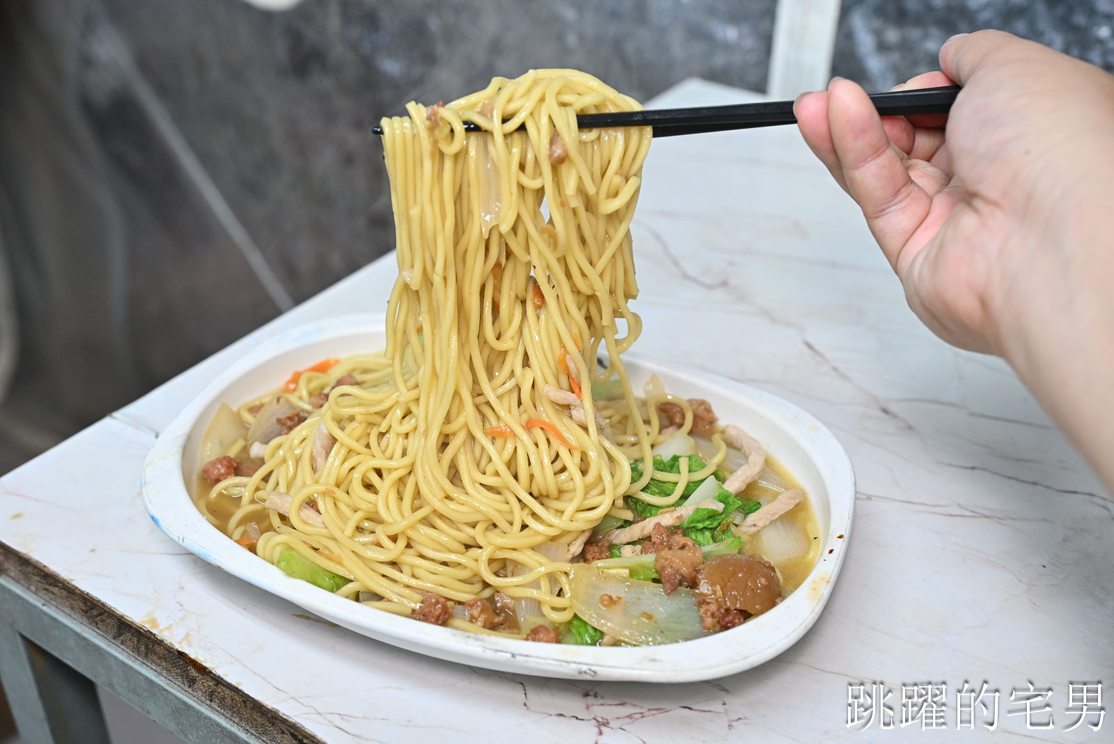 [新城美食]青蛙臭豆腐-被嫌辣椒不夠辣，現在老闆娘辣得驚人，餐點選擇很多樣，份量多吃很飽，新城早餐