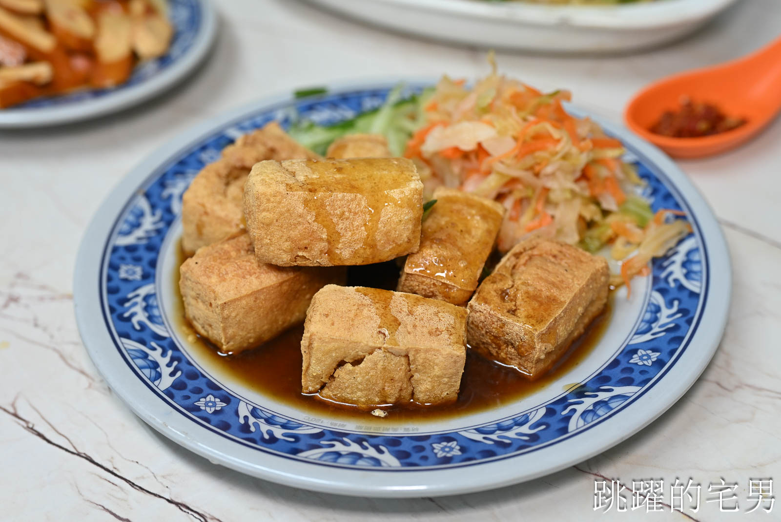 [新城美食]青蛙臭豆腐-被嫌辣椒不夠辣，現在老闆娘辣得驚人，餐點選擇很多樣，份量多吃很飽，新城早餐