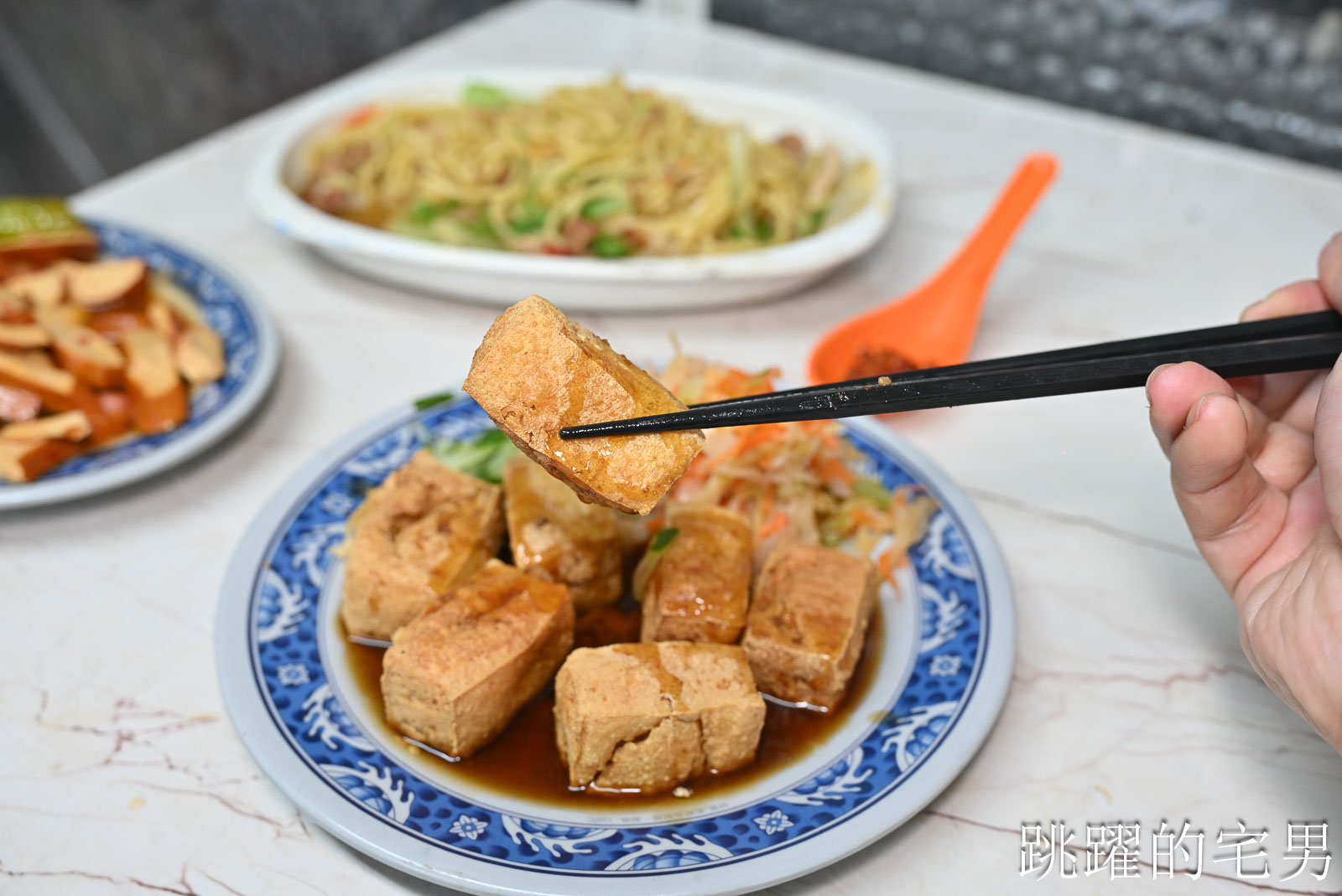 [新城美食]青蛙臭豆腐-被嫌辣椒不夠辣，現在老闆娘辣得驚人，餐點選擇很多樣，份量多吃很飽，新城早餐