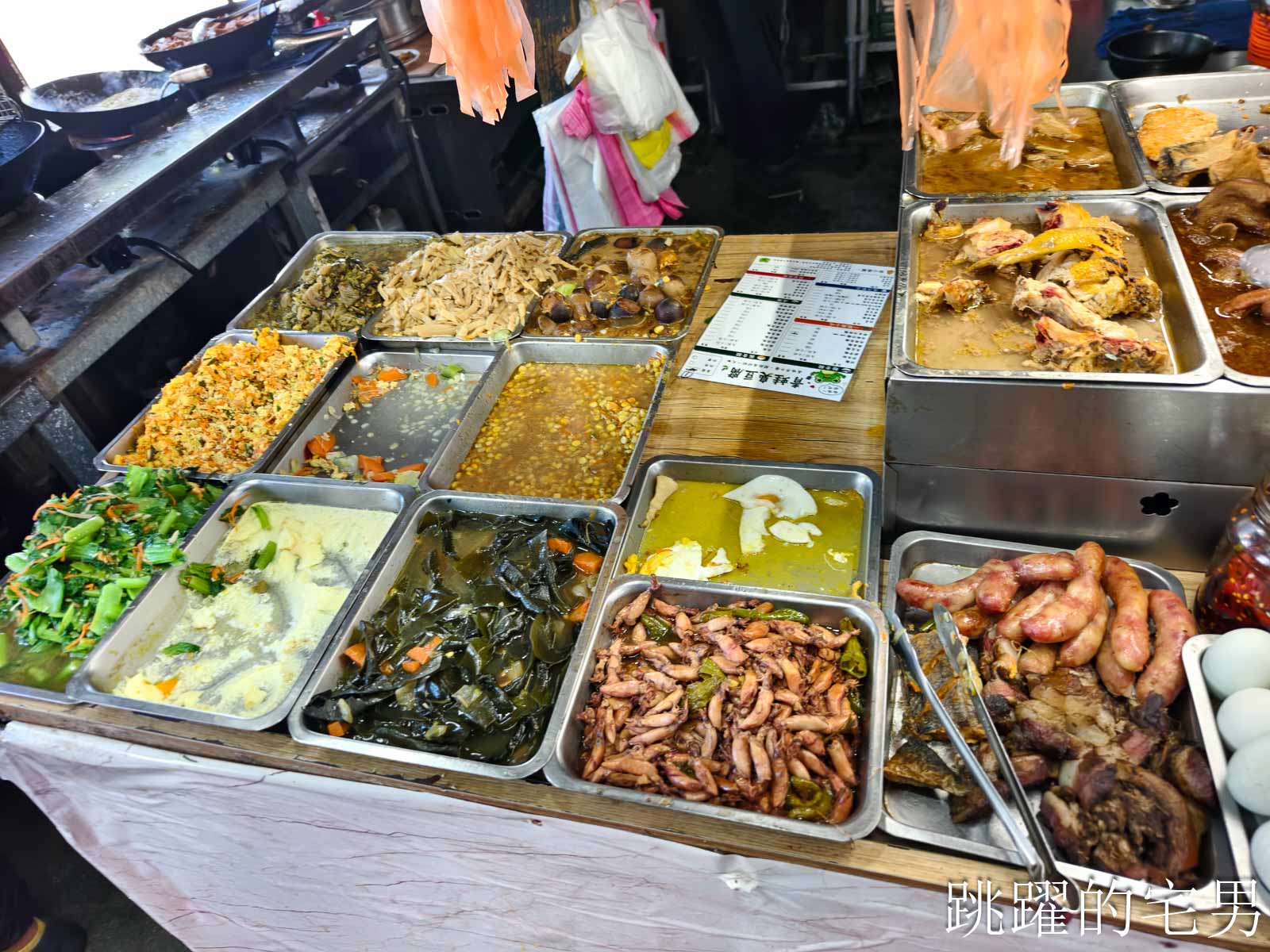 [新城美食]青蛙臭豆腐-被嫌辣椒不夠辣，現在老闆娘辣得驚人，餐點選擇很多樣，份量多吃很飽，新城早餐