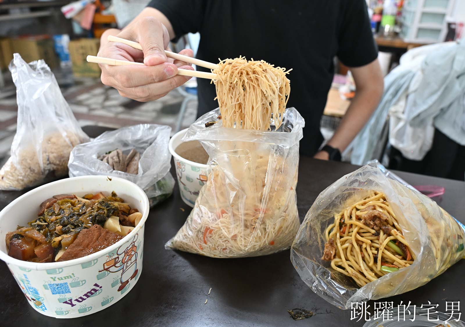 網站近期文章：[花蓮新城美食]客家小吃(原北埔路)- 這小份炒麵可以吃2餐了吧?! 這份量也太驚人了吧 ! 有肉有菜滷肉飯、油飯、炒米粉， 花蓮北埔美食