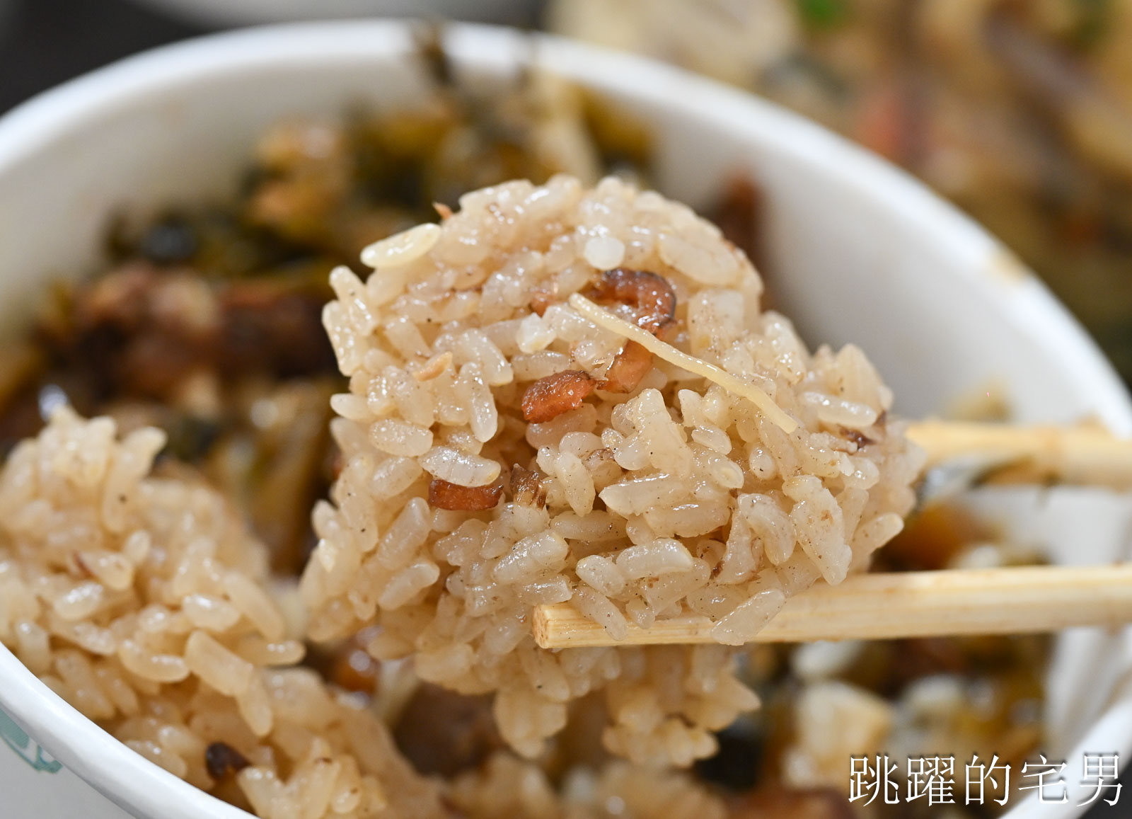 [花蓮新城美食]原北埔路客家小吃- 這個客家炒麵可以吃2餐了吧?! 這家份量也太驚人， 有肉有菜滷肉飯、油飯、炒米粉， 花蓮北埔美食
