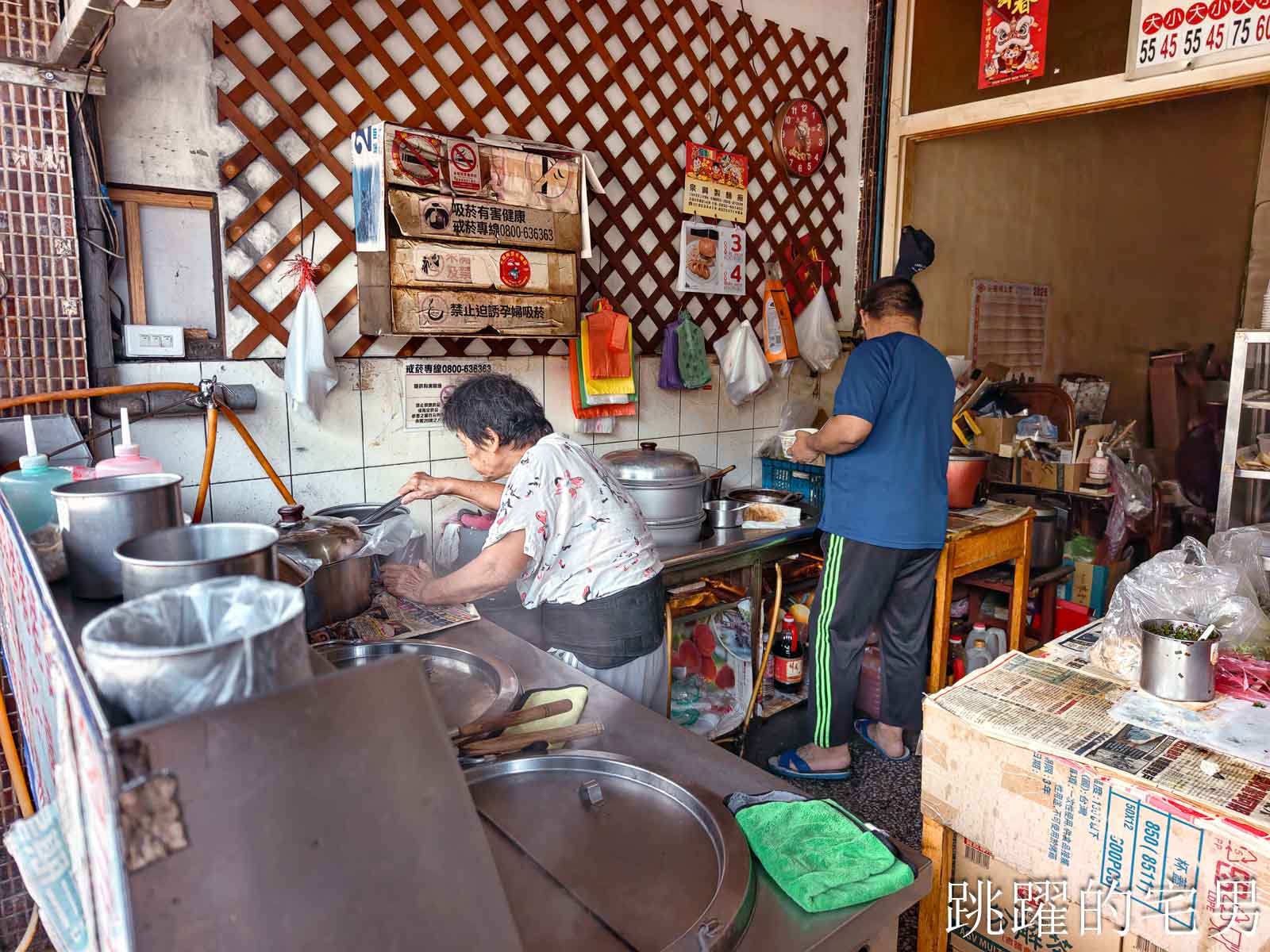 [花蓮新城美食]原北埔路客家小吃- 這個客家炒麵可以吃2餐了吧?! 這家份量也太驚人， 有肉有菜滷肉飯、油飯、炒米粉， 花蓮北埔美食