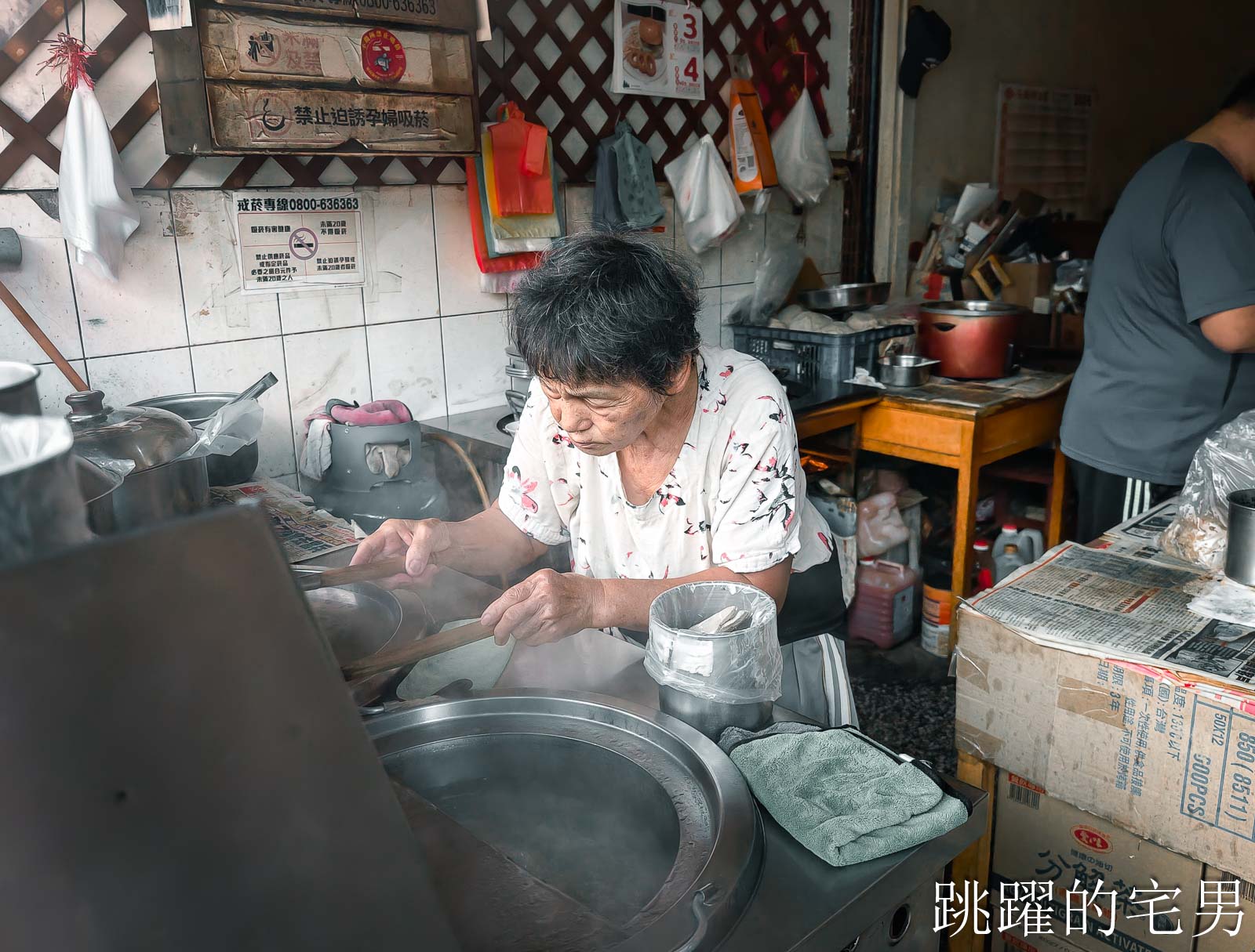 [花蓮新城美食]原北埔路客家小吃- 這個客家炒麵可以吃2餐了吧?! 這家份量也太驚人， 有肉有菜滷肉飯、油飯、炒米粉， 花蓮北埔美食