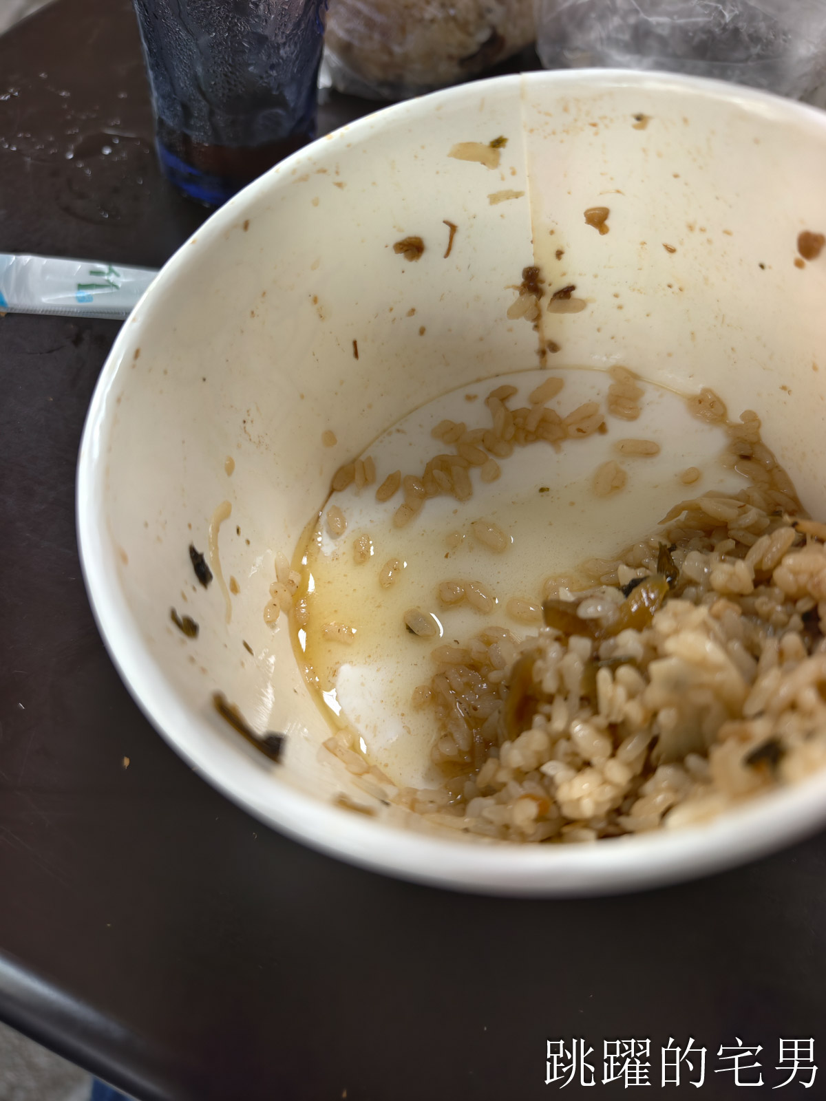[花蓮新城美食]原北埔路客家小吃- 這個客家炒麵可以吃2餐了吧?! 這家份量也太驚人， 有肉有菜滷肉飯、油飯、炒米粉， 花蓮北埔美食