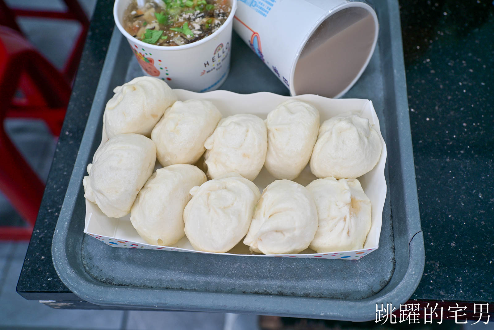 [花蓮美食]花蓮公正包子店-厚皮蓬鬆的小籠包，40年以上花蓮老店，老師傅手工包包子、竹蒸籠堆超高