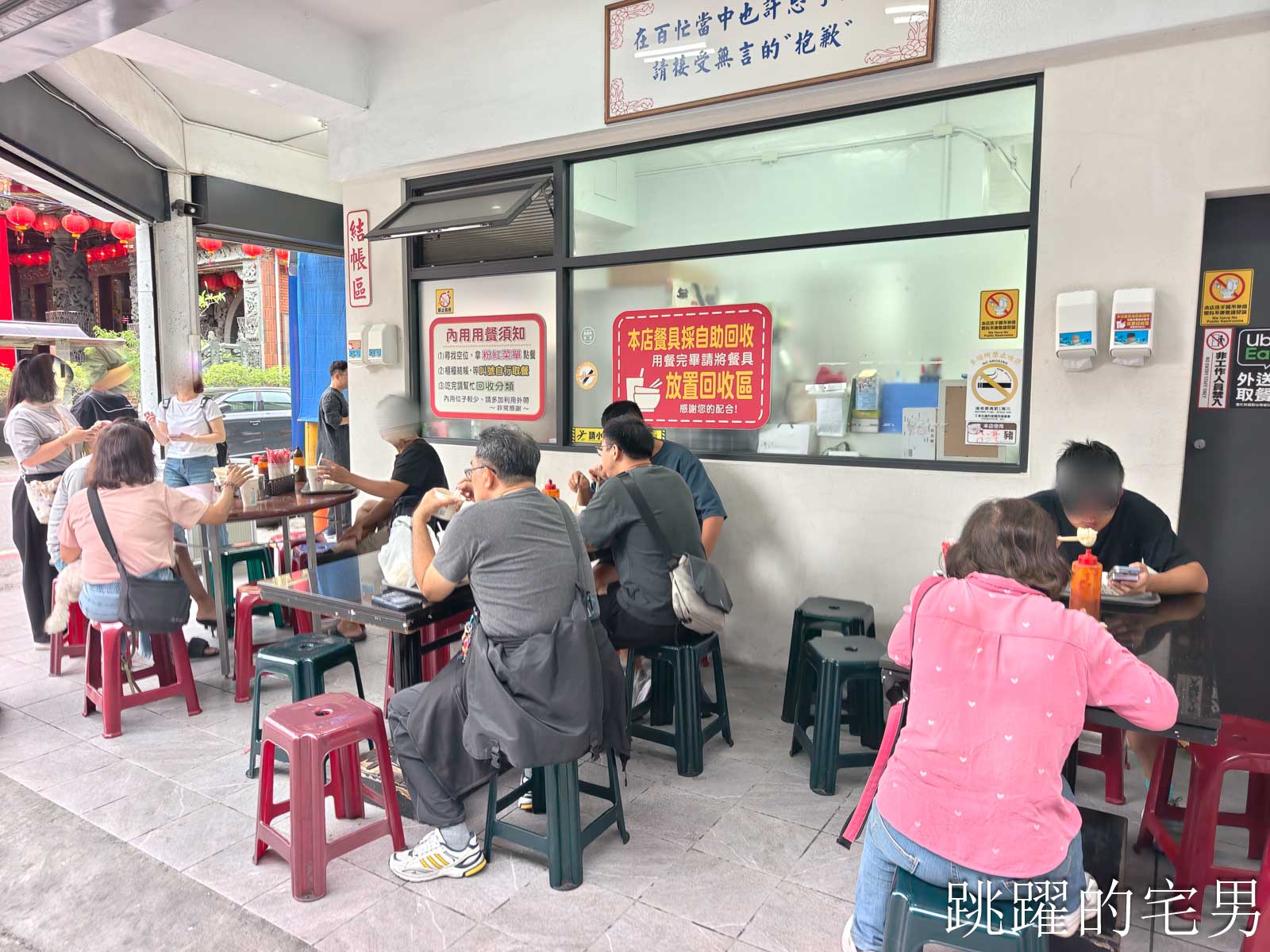 [花蓮美食]花蓮公正包子店-厚皮蓬鬆的小籠包，40年以上花蓮老店，老師傅手工包包子、竹蒸籠堆超高