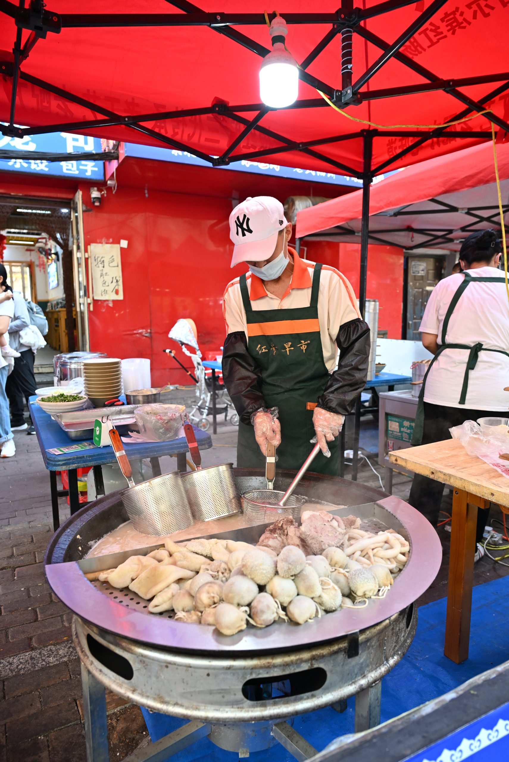 [哈爾濱美食]第一次逛東北早市！東北幣驚呆我，包子居然只要1元？哈爾濱紅磚街早市物價太驚人