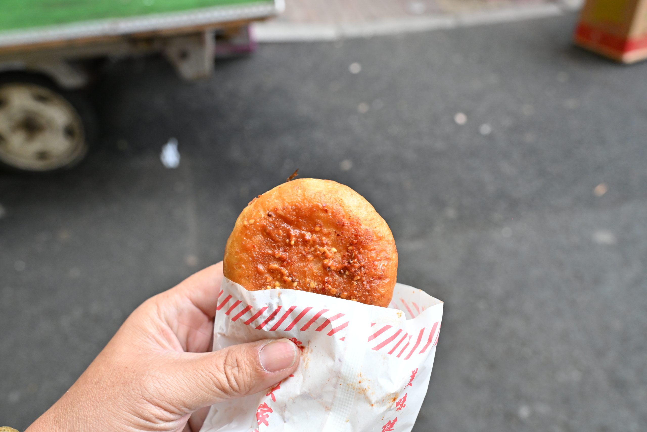 [哈爾濱美食]第一次逛東北早市！東北幣驚呆我，包子居然只要1元？哈爾濱紅磚街早市物價太驚人