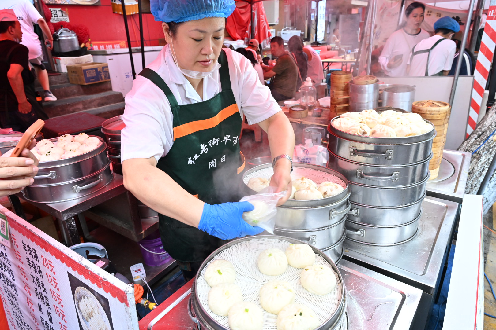 [哈爾濱美食]第一次逛東北早市！東北幣驚呆我，包子居然只要1元？哈爾濱紅磚街早市物價太驚人
