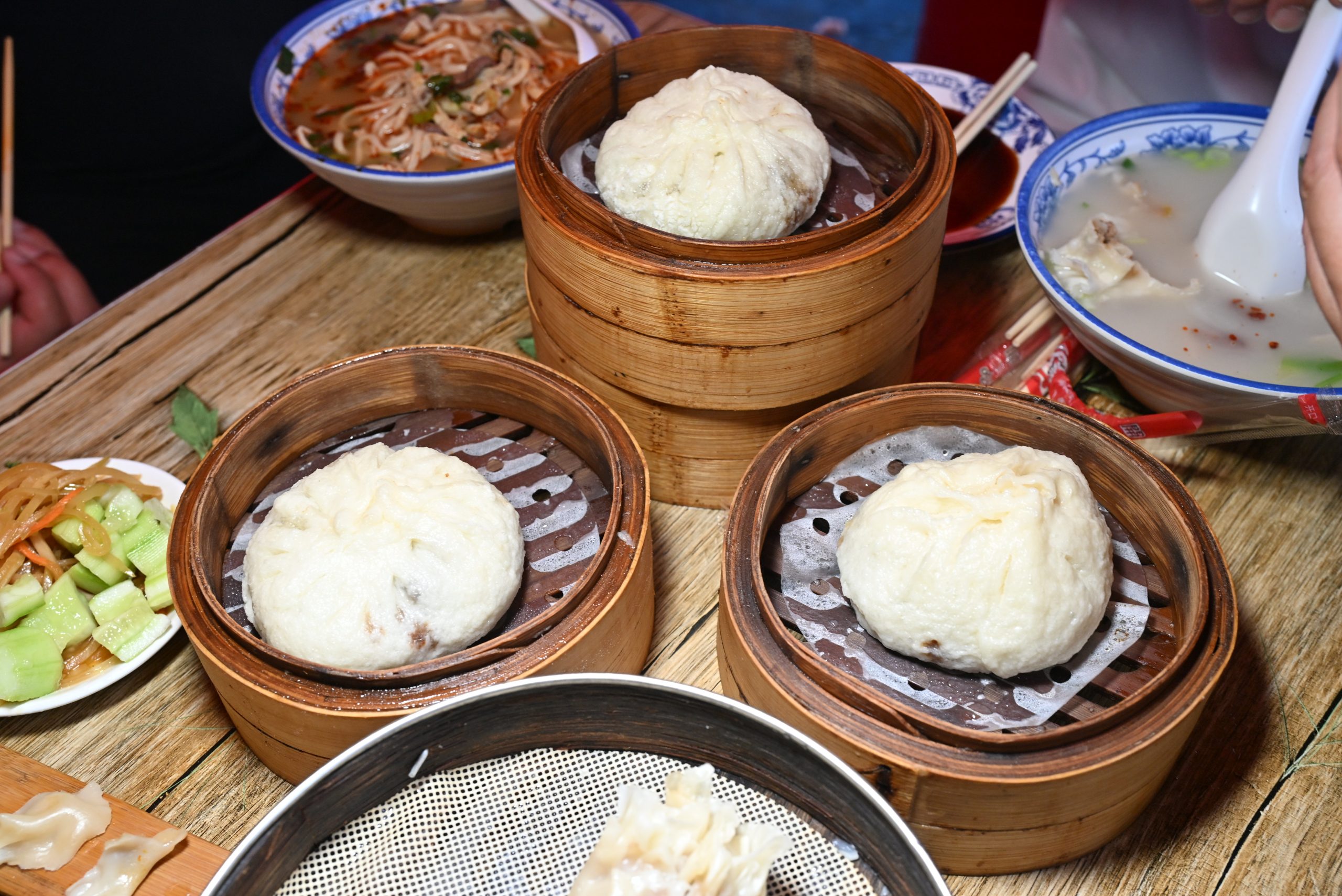 [哈爾濱美食]第一次逛東北早市！東北幣驚呆我，包子居然只要1元？哈爾濱紅磚街早市物價太驚人
