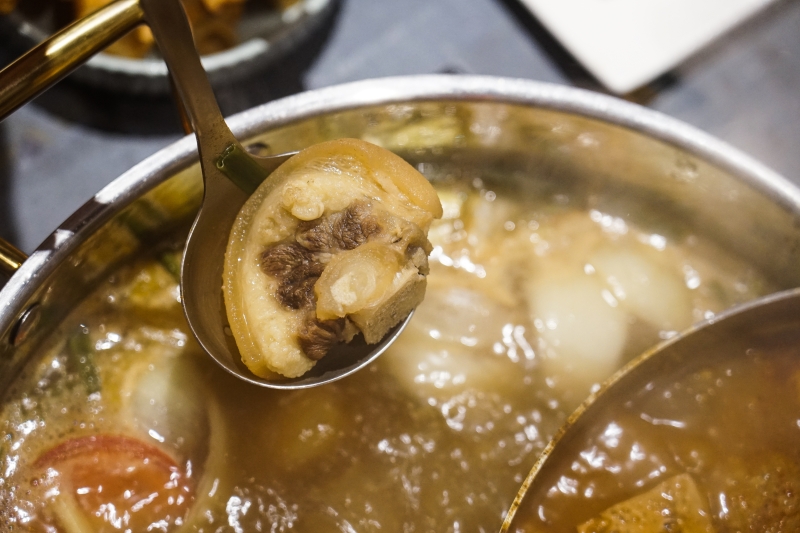 [台北松山區美食]老撈麻辣鍋-新派火鍋及私房料理-黃牛胸肉獨特口感 油脂鮮甜而不膩  美味火鍋推薦 近捷運南京復興站