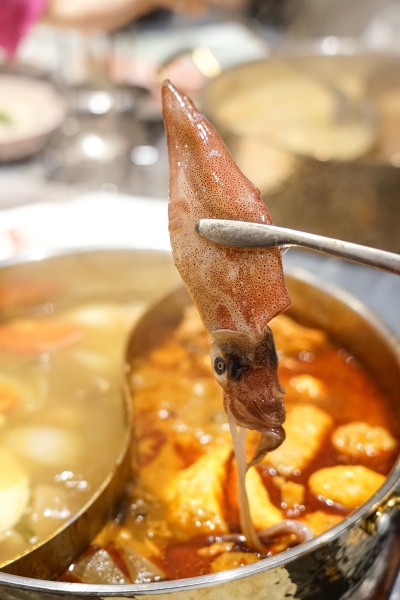 [台北松山區美食]老撈麻辣鍋-新派火鍋及私房料理-黃牛胸肉獨特口感 油脂鮮甜而不膩  美味火鍋推薦 近捷運南京復興站