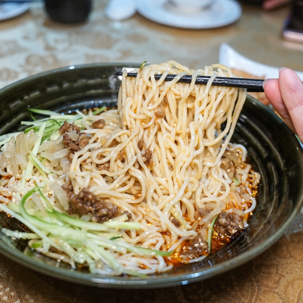 [花蓮美食]川府老媽新派川菜-水煮牛香辣好吃 搭配川味擔擔麵超對味