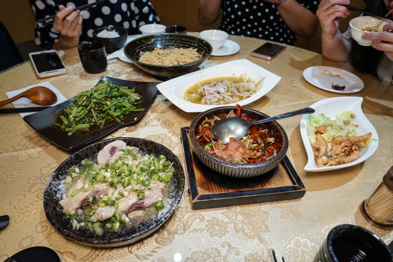 [花蓮美食]川府老媽新派川菜-水煮牛香辣好吃 搭配川味擔擔麵超對味