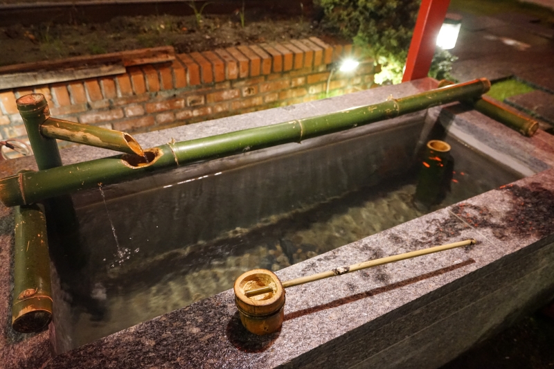 [花蓮美食]極焰燃麵-滿滿黑松露水牛起司牛舌燉飯及炸牛排超誘人  如一蘭拉麵的味覺集中系統，黃金松花蛋烏龍麵很推薦啊(內有影片)