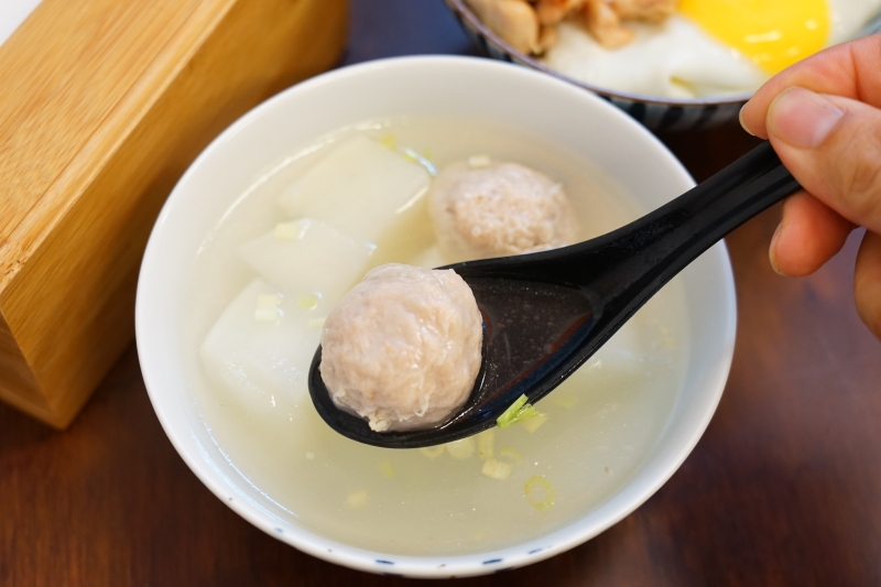 [花蓮美食]飯人餐車RiceMan-蔥油雞飯 炸醬飯好合我的味，讓我忍不住連吃了2碗啊!