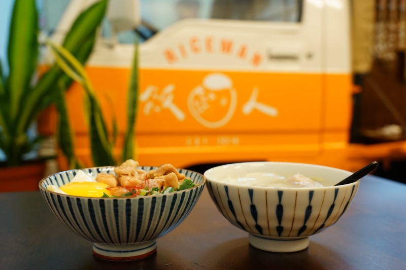 [花蓮美食]飯人餐車RiceMan-蔥油雞飯 炸醬飯好合我的味，讓我忍不住連吃了2碗啊!