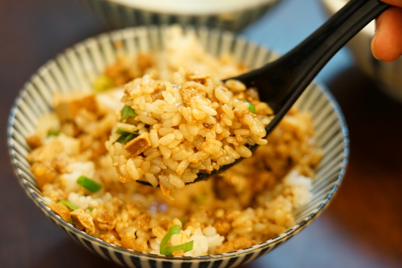 [花蓮美食]飯人餐車RiceMan-蔥油雞飯 炸醬飯好合我的味，讓我忍不住連吃了2碗啊!