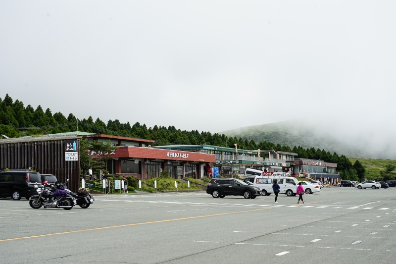 [日本-九州景點]阿蘇火山口 草千里一望無際草原山湖美景 還可以騎馬  重現進擊的巨人場景 阿蘇火山博物館