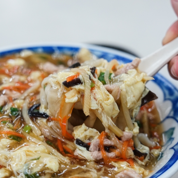 [花蓮鳳林美食}如意亭美食館-大滷麵片口感Q 水餃推薦  鳳林在地美食推薦