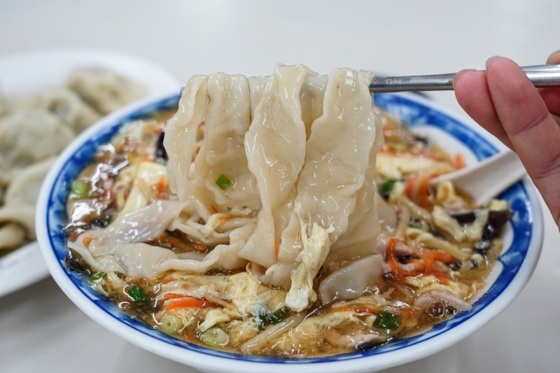 [花蓮鳳林美食}如意亭美食館-大滷麵片口感Q 水餃推薦  鳳林在地美食推薦