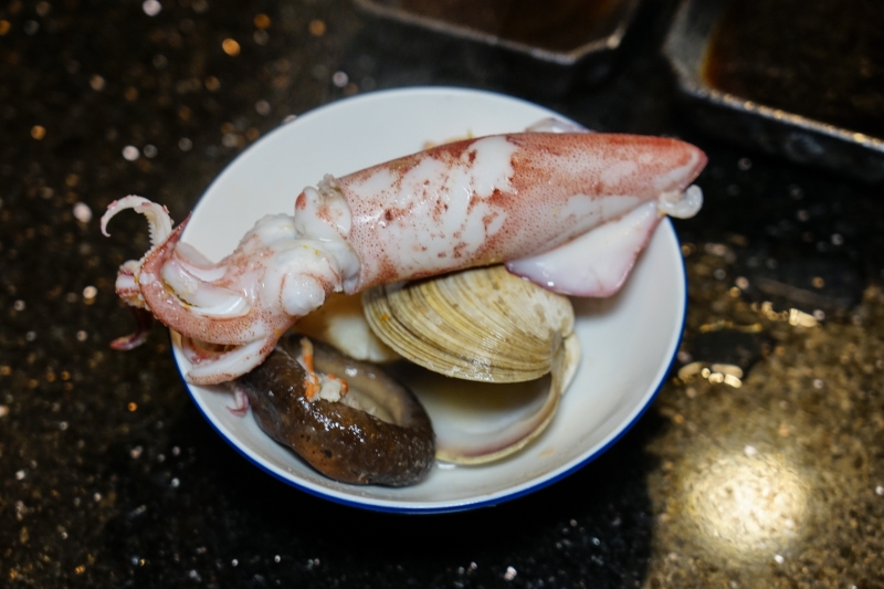 [國父紀念館美食]囍聚精緻鍋物-現流海鮮火鍋鮮美十足，滿滿海膽鮭魚卵蓋飯及黑松露雜炊更是讓人印象深刻 台北火鍋