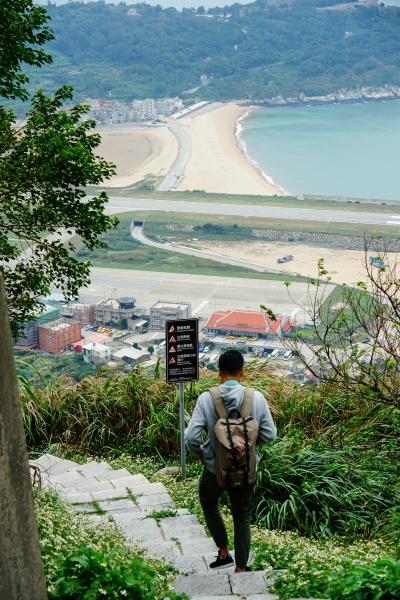 [馬祖自由行]腳踏無人沙灘 俯瞰島嶼風景 自由浪漫芹壁下午茶 北竿一日行程 租車 午餐 景點收錄