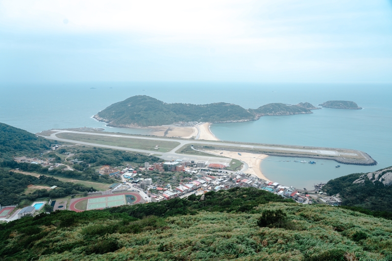 [馬祖自由行]腳踏無人沙灘 俯瞰島嶼風景 自由浪漫芹壁下午茶 北竿一日行程 租車 午餐 景點收錄