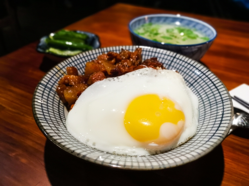 [花蓮美食]痣男&巢女美學部-美味滷肉飯大推薦 環境質感好又舒服  超群西服以另一種方式延續西服文化