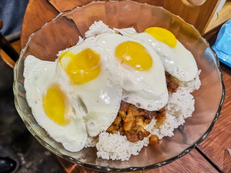 [花蓮美食]痣男&巢女美學部-美味滷肉飯大推薦 環境質感好又舒服  超群西服以另一種方式延續西服文化