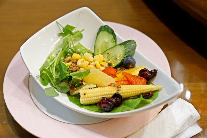 [桃園旅遊住宿]林園居民宿享用小農無菜單美食 還能享受挖地瓜農家趣 一級棒農場免費體驗撿雞蛋親子同樂 無農藥水野菜健康安心  桃園大園溪海休閒農業區