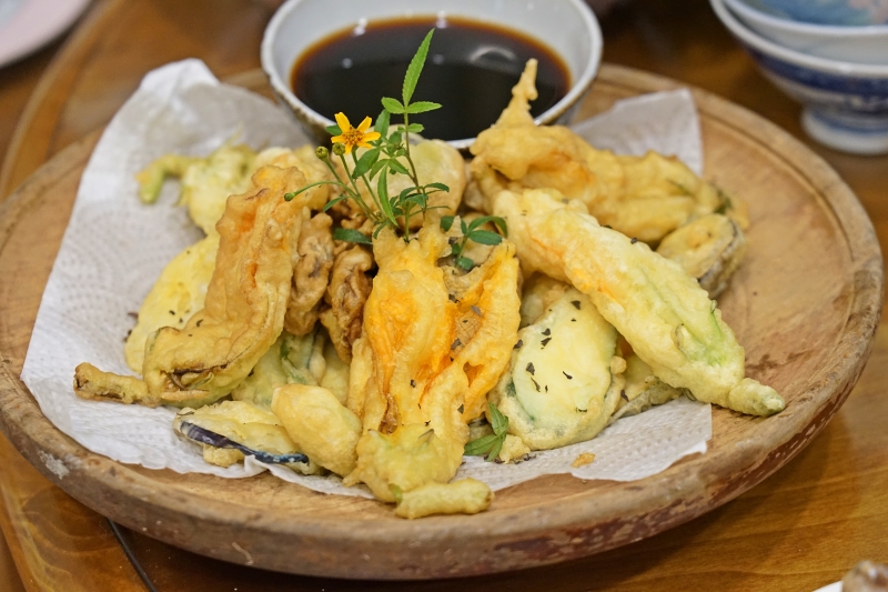 [桃園旅遊住宿]林園居民宿享用小農無菜單美食 還能享受挖地瓜農家趣 一級棒農場免費體驗撿雞蛋親子同樂 無農藥水野菜健康安心  桃園大園溪海休閒農業區