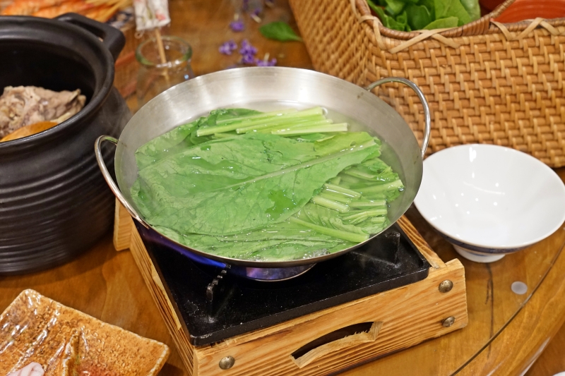 [桃園旅遊住宿]林園居民宿享用小農無菜單美食 還能享受挖地瓜農家趣 一級棒農場免費體驗撿雞蛋親子同樂 無農藥水野菜健康安心  桃園大園溪海休閒農業區