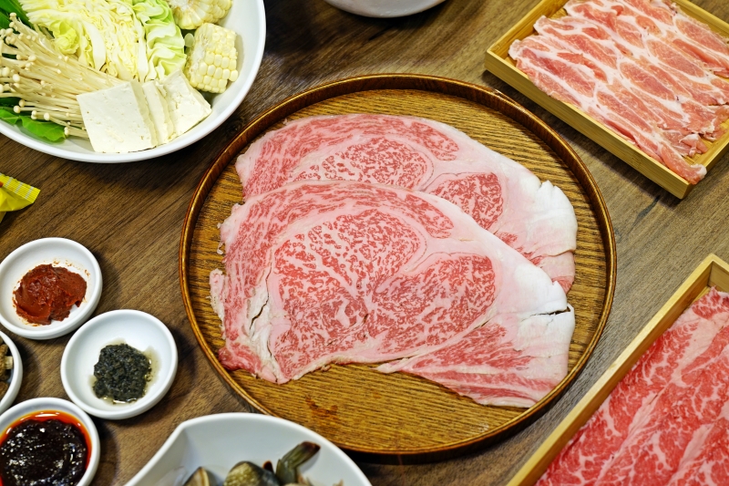 [大安區美食] 肉食族看這裡! 美國自然牛一公斤只要730元 吃得爽又美味健康 鮮切冷藏肉 日本A5和牛、金門酒糟牛，生食等級日本干貝  Shabu Nana日式涮涮鍋奈奈-捷運忠孝復興美食