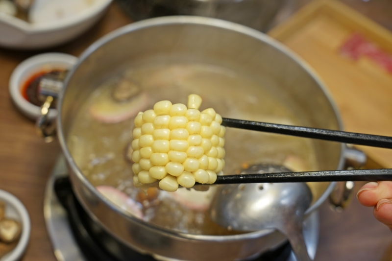 [大安區美食] 肉食族看這裡! 美國自然牛一公斤只要730元 吃得爽又美味健康 鮮切冷藏肉 日本A5和牛、金門酒糟牛，生食等級日本干貝  Shabu Nana日式涮涮鍋奈奈-捷運忠孝復興美食