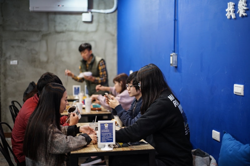 [花蓮宵夜]找餐店brunch-花蓮市早午餐宵夜一次搞定，環境舒服營業到凌晨1點半 超濃花生法式土司與薯餅蛋塔必點! 花蓮有插座不限時早午餐