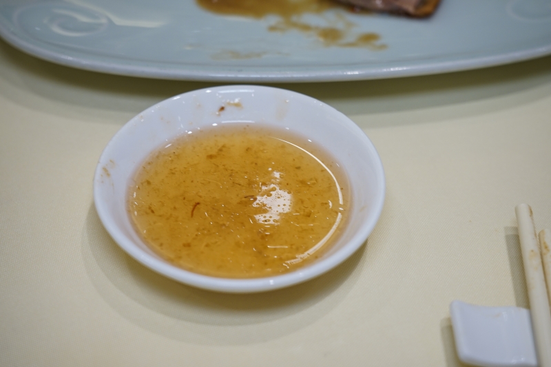 [2018香港美食]鏞記酒家-燒鵝讓我失望了 還好港式飲茶點心超好吃 柚子皮也能吃?!而且超貴!!  鏞記燒鵝詳細菜單