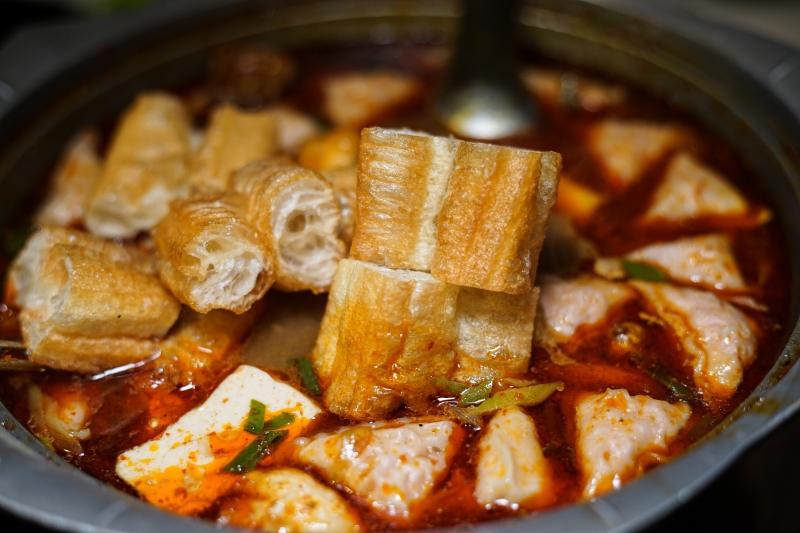 [花蓮吉安美食]老闆太佛心  新推出麻辣鍋免費送 蒜頭雞湯只要199元 開到凌晨1點 花蓮宵夜熱炒推薦-新寶商號