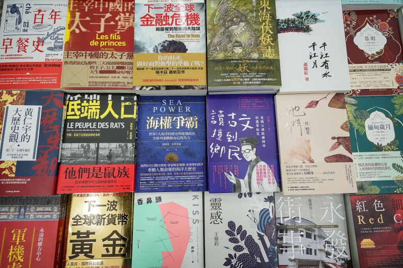 2019全國圖書暨品牌寢具服飾特賣會-不限書種買一送一 送完為止 童書有聲書教具影音特價再打69折!! 暖冬含淚特賣 機能厚外套798元 機能保暖衣88元 天絲床包全面特價下殺 台灣枕頭390元  過年期間不休息 花蓮特賣會